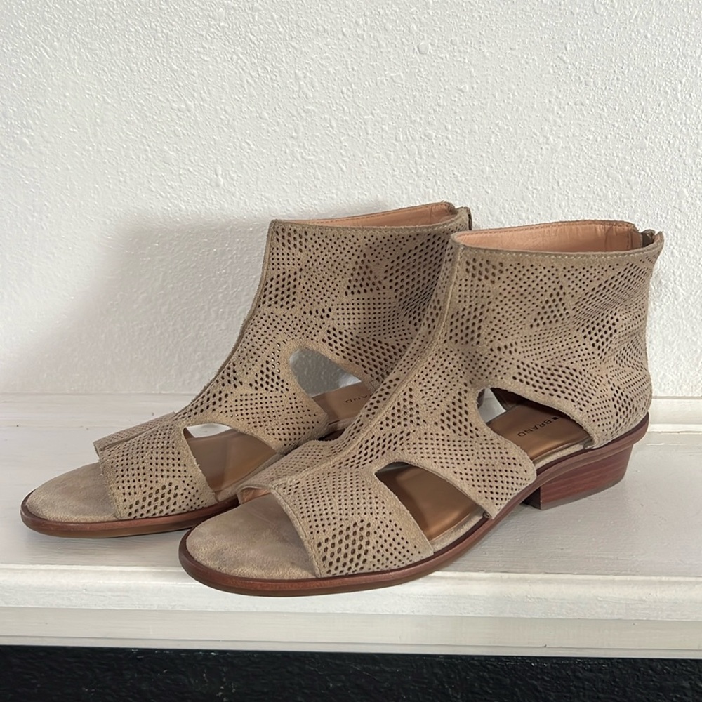 Lucky brand zip heel slide sandals suede leather laser cut details size 9